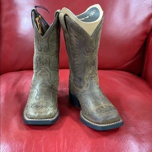 Ariat Honor Boot, Distressed Brown Boot NWT